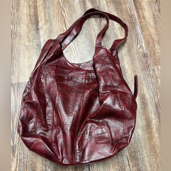 Vintage Burgundy leather shoulder bag with multiple pockets - Picture 1 of 5